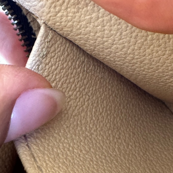 Louis Vuitton Cosmetic Pouch - Picture 8 of 11